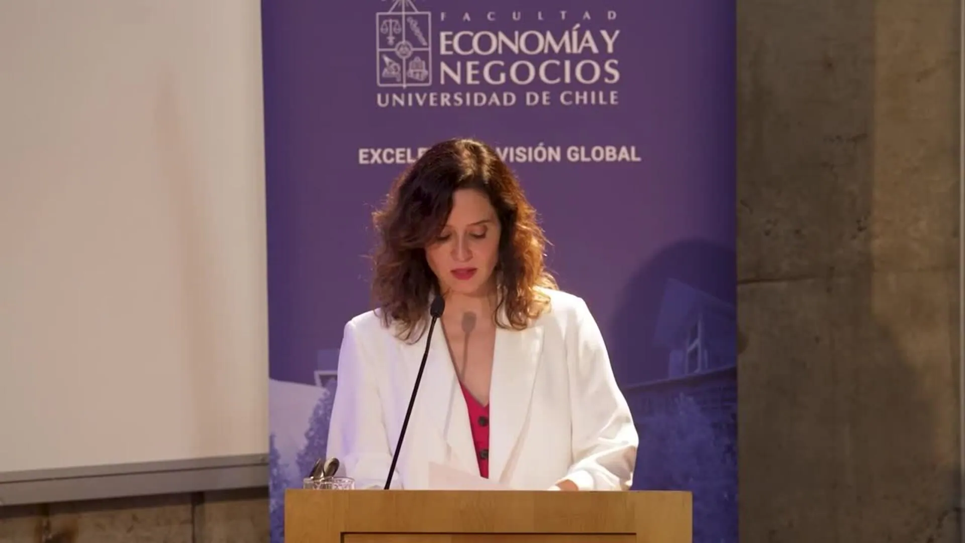 Ayuso ofrece en Chile la capacidad de los proyectos de las universidades de Madrid