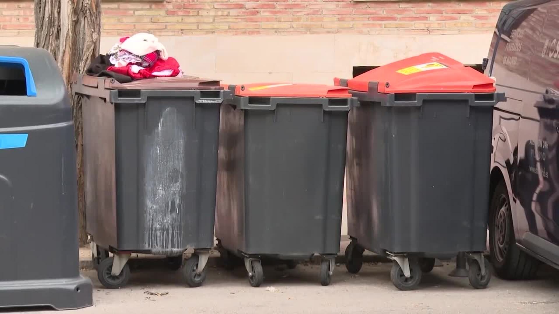 Hallan El Cadáver De Un Bebé En Un Cubo De Basura En El Distrito De