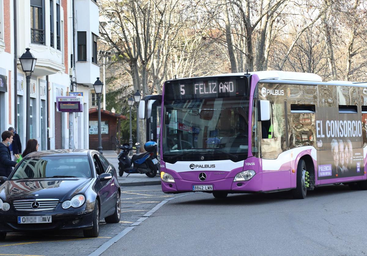 Imagen de archivo de un bus urbano de Palencia.