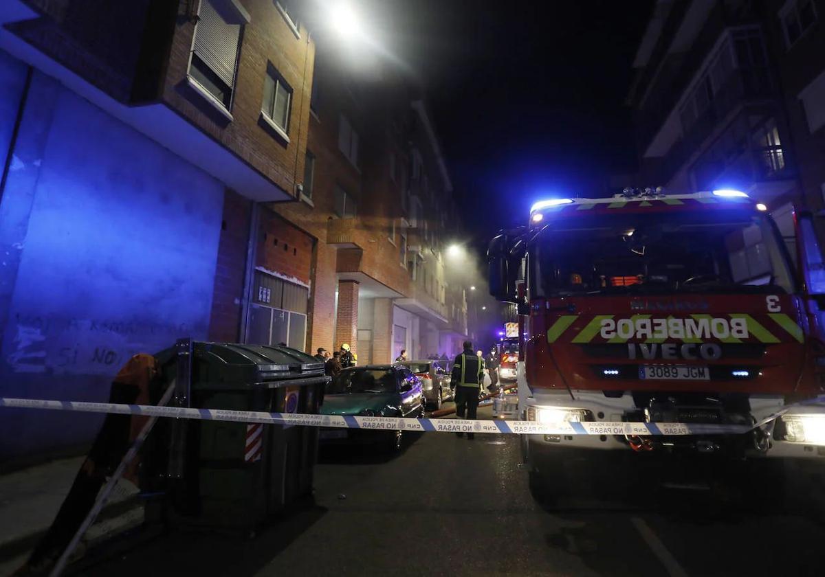 Incendio en los sótanos de un edificio de la calle Peregrinos en 2022.