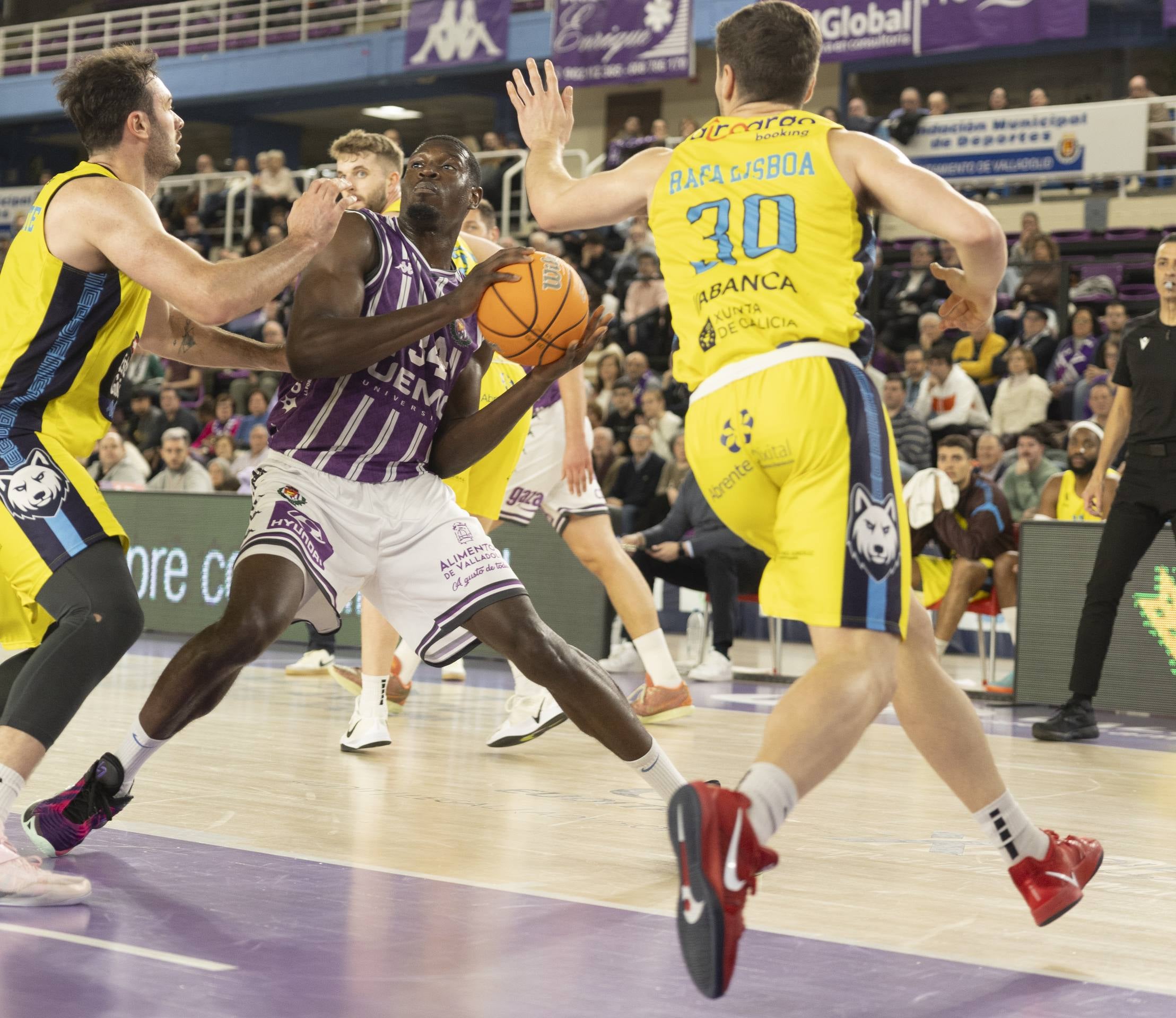 El RV Baloncesto se queda a segundos de la victoria ante Ourense