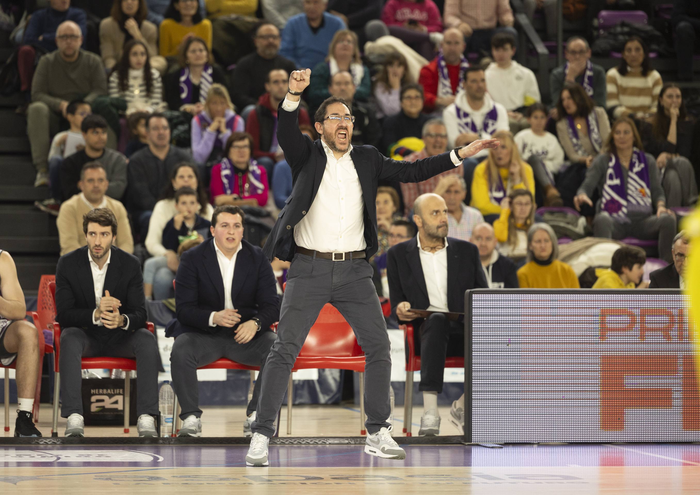 El RV Baloncesto se queda a segundos de la victoria ante Ourense