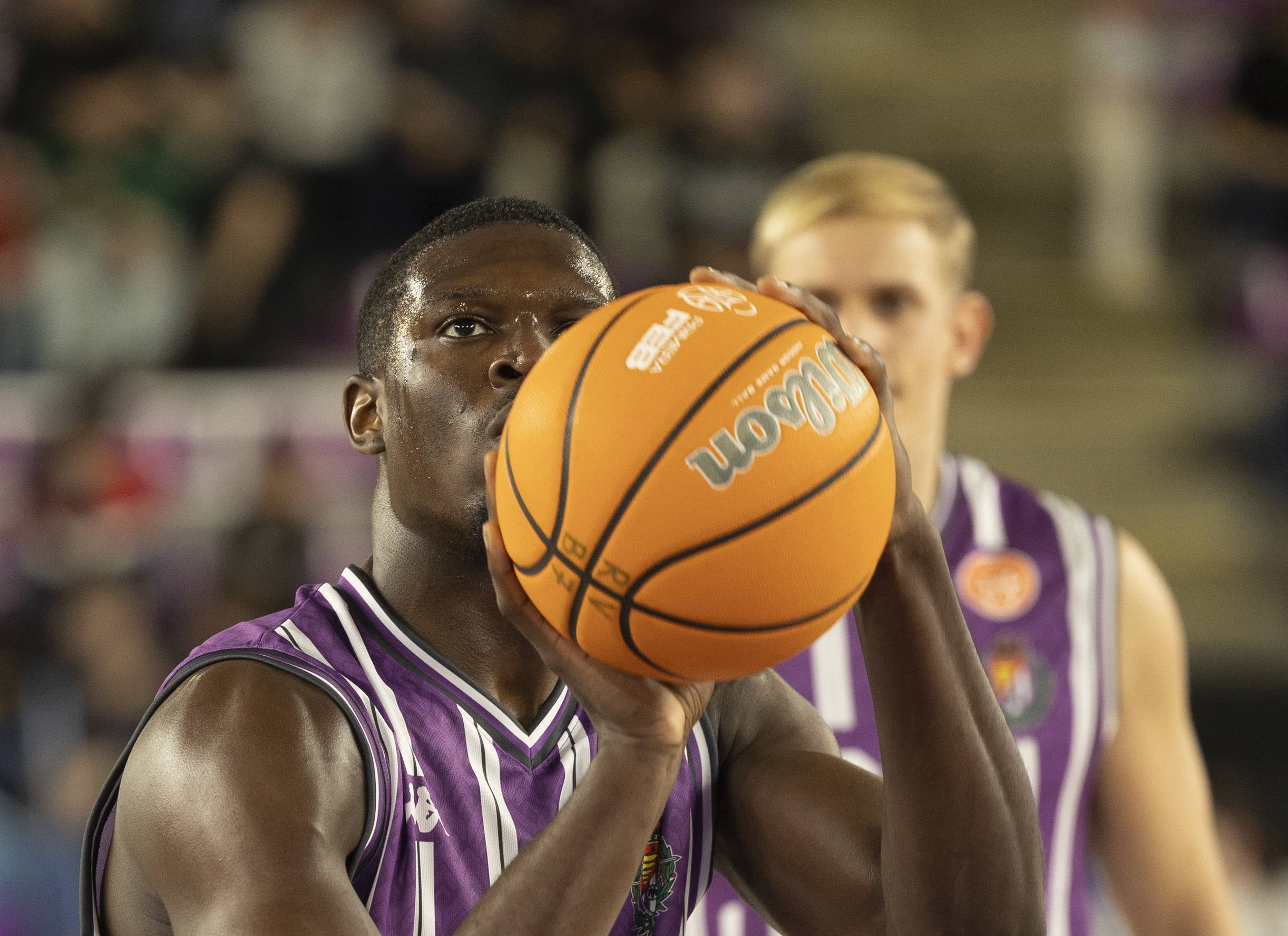 El RV Baloncesto se queda a segundos de la victoria ante Ourense