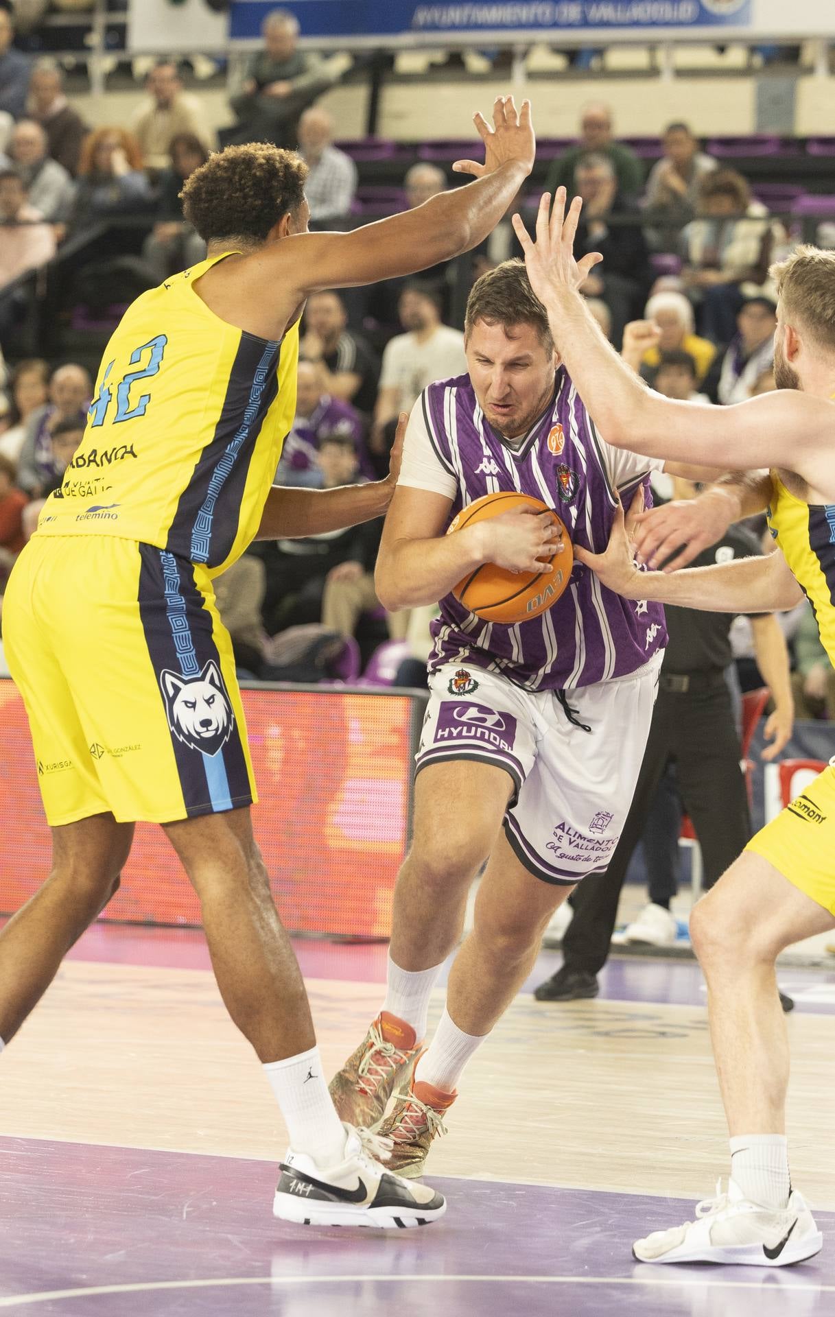 El RV Baloncesto se queda a segundos de la victoria ante Ourense