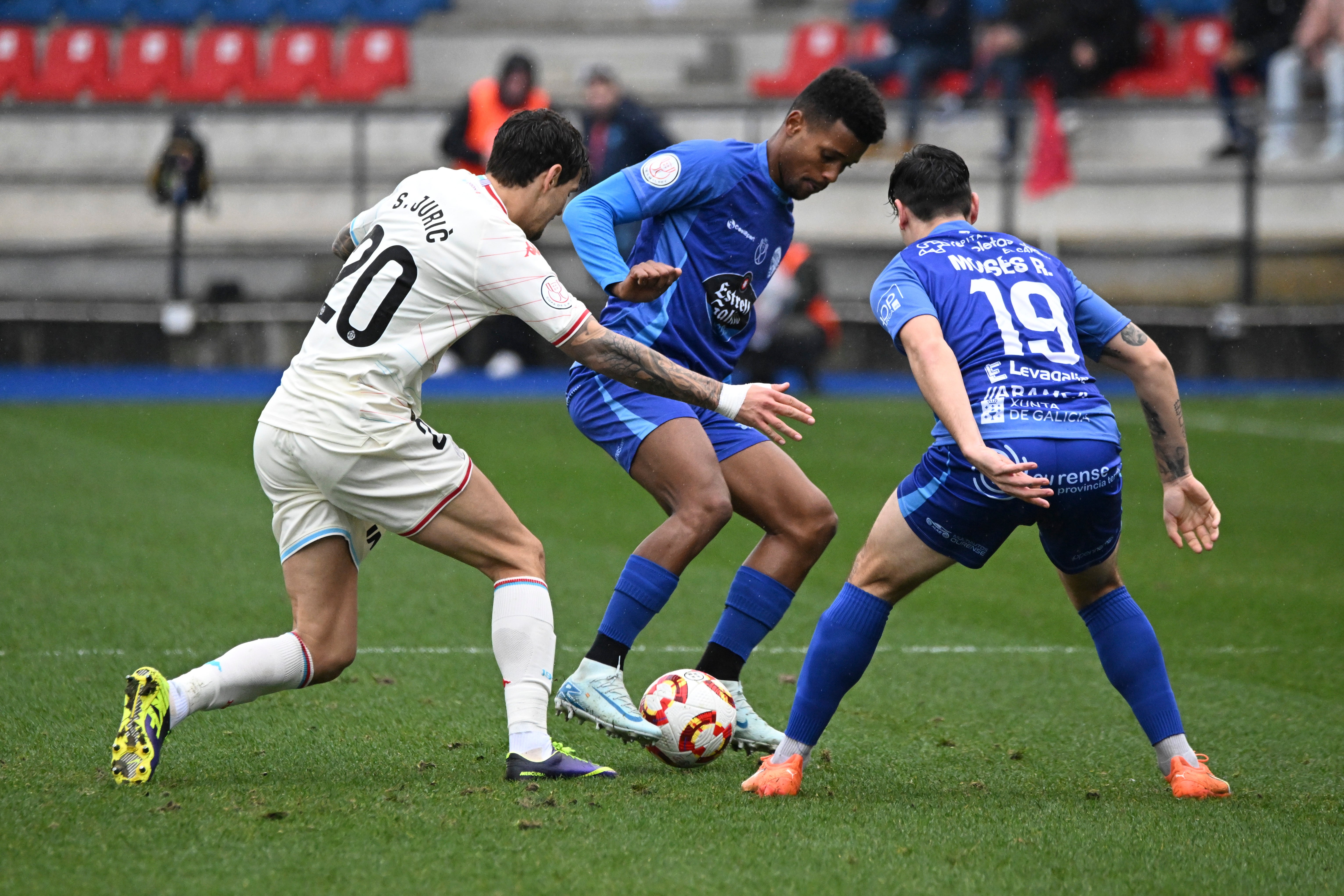 La eliminación del Real Valladolid en Ourense, en imágenes