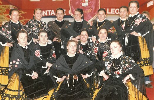 Grupo de danzas de La Cistérniga. Julio de 1992.