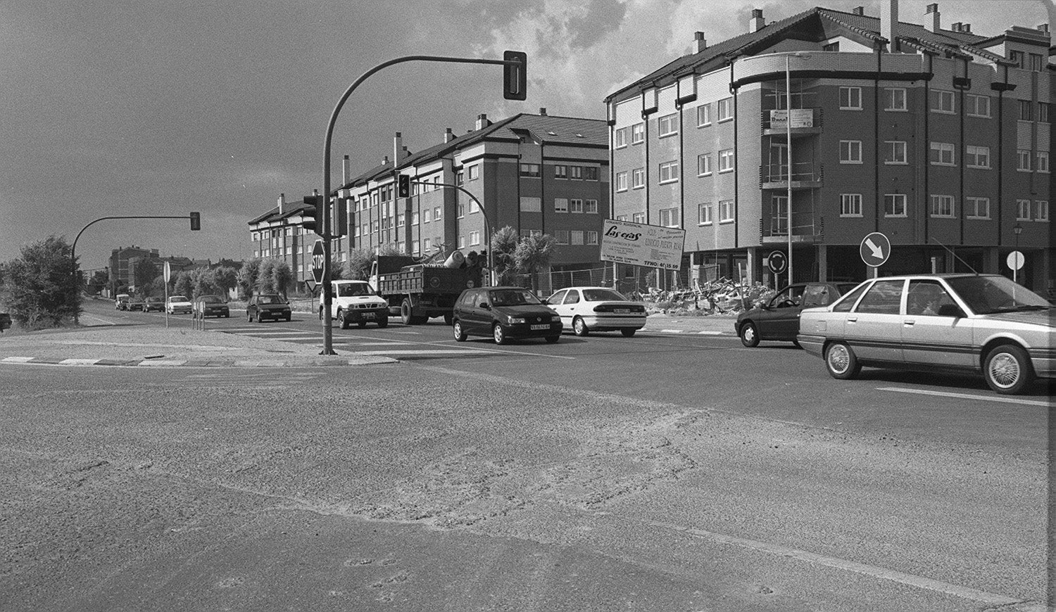 N-122 carretera de Soria, cruce urbano de La Cistérniga. 1999.