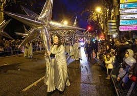 Primeros minutos del desfile por las calles de Valladolid.