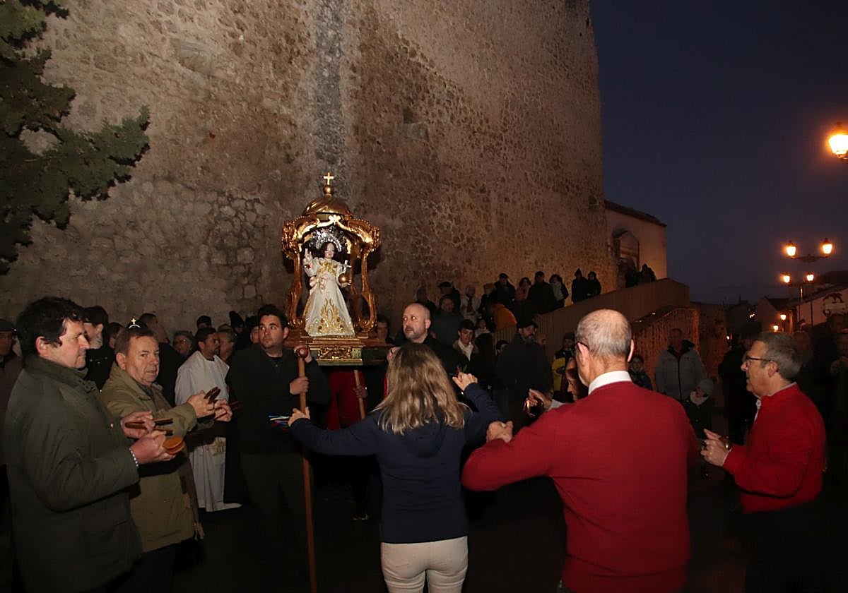 Procesión del Niño de la Bola en Cuéllar, este lunes.