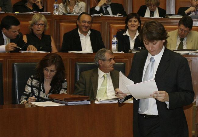 Un joven Carlos Martínez, procurador en las Cortes de Castilla y León en la legislatura de 1999 a 2003.