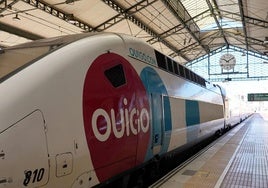 Un tren de Ouigo en la estación Campo Grande de Valladolid.