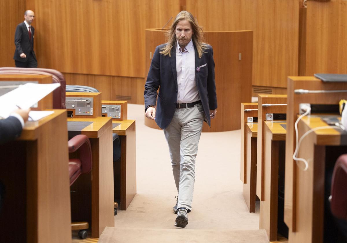 Pablo Fernández durante un pleno en las Cortes.