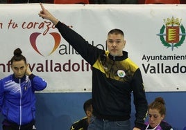 Salva Puig, en el banquillo del Caja Rural Aula.