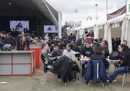 Zona de bares, repleta a mediodía de este viernes.