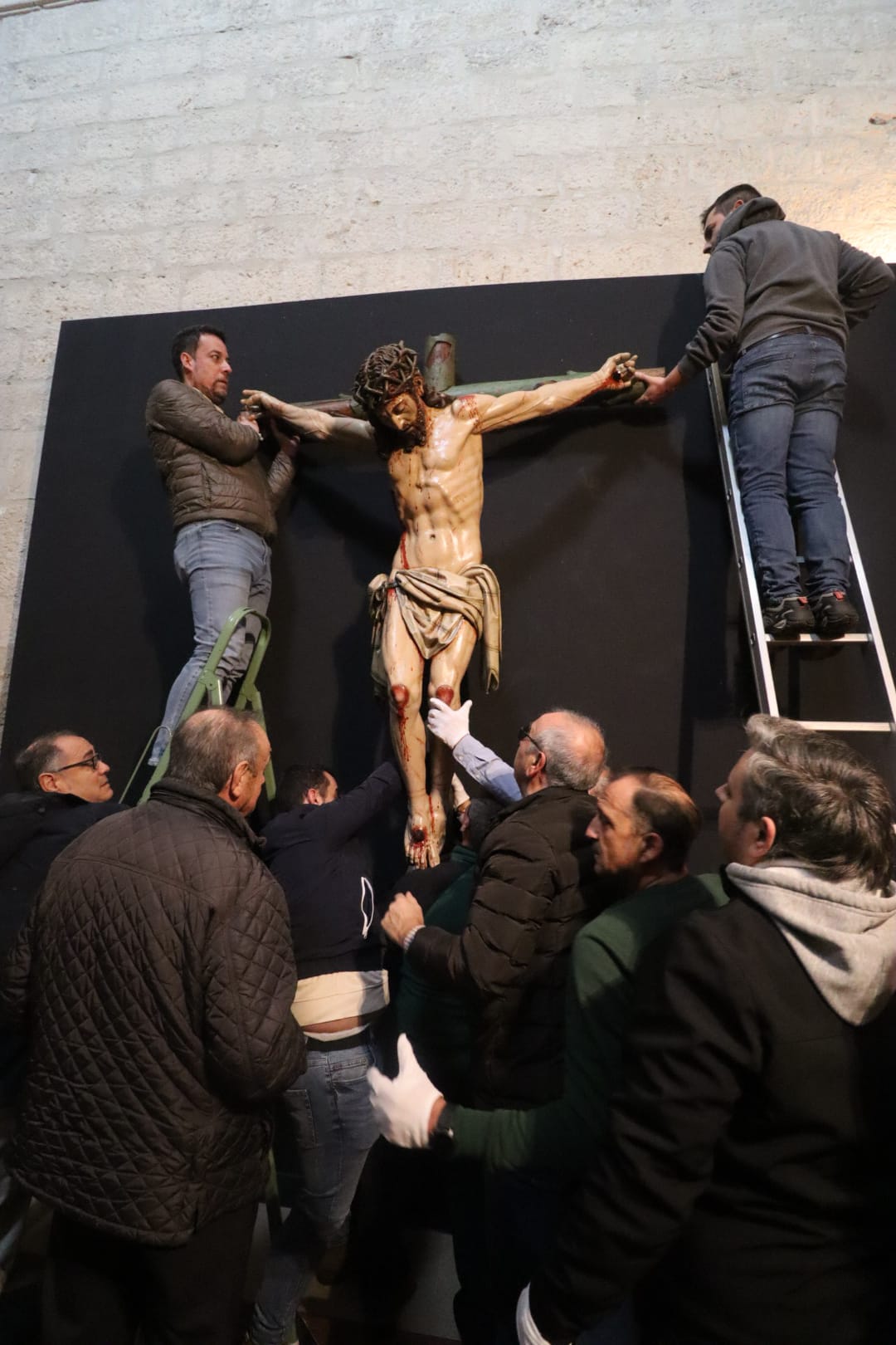 Rioseco sorprende en enero con la procesión a hombros de un crucificado