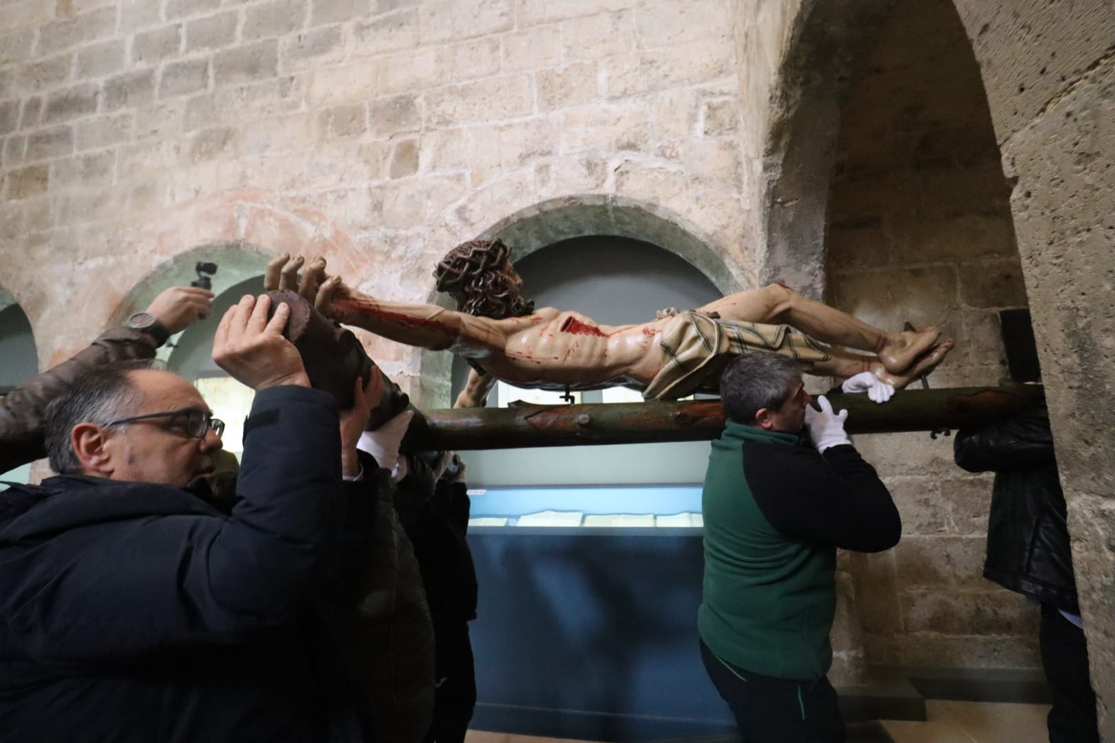 Rioseco sorprende en enero con la procesión a hombros de un crucificado