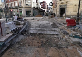 Obras en el centro de Palencia, este lunes en la confluencia de la Diputación con la calle Don Sancho y Colón.