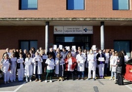 Protesta de los sanitarios del centro de salud de Laguna de Duero.