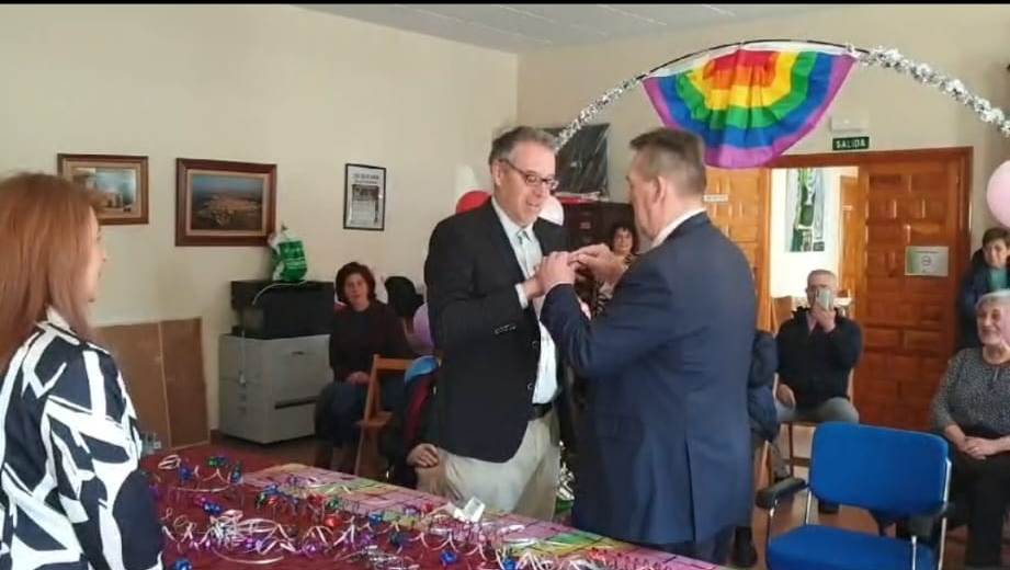 Las imágenes de la primera boda LGTBI+ celebrada en Becilla de Valderaduey