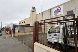 Acceso a la fábrica de helados KTC en el polígono San Cristóbal de Valladolid.