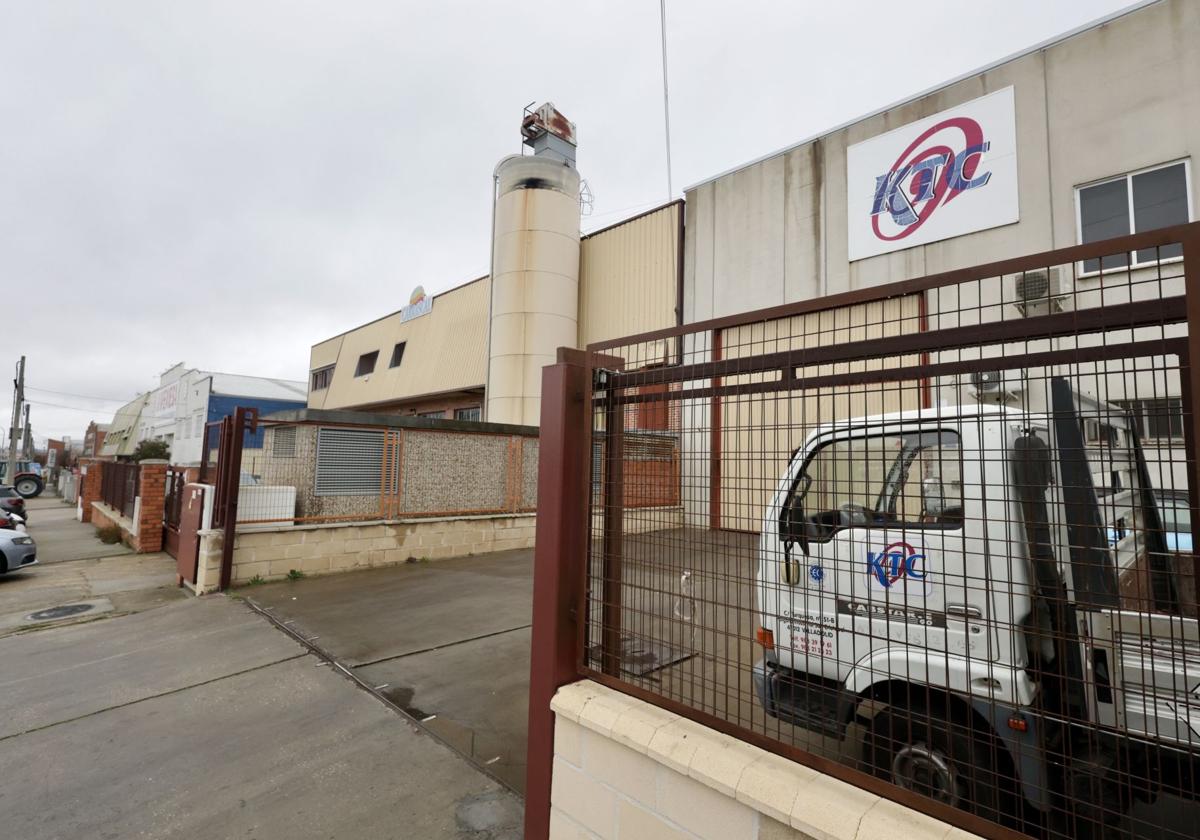 Acceso a la fábrica de helados KTC en el polígono San Cristóbal de Valladolid.