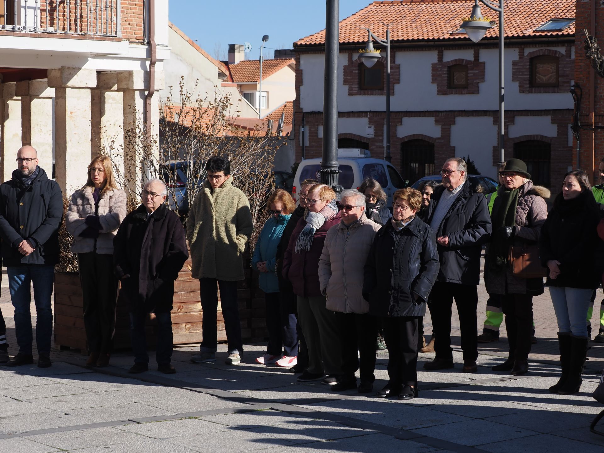 Minuto de silencio en Viana de Cega por el asesinato de un vecino