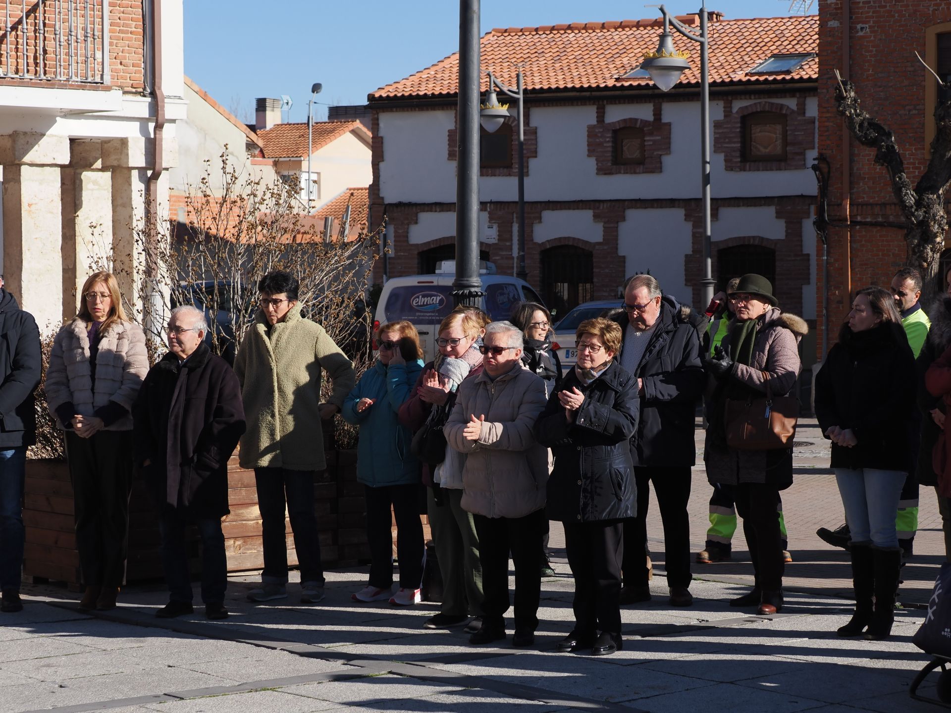 Minuto de silencio en Viana de Cega por el asesinato de un vecino