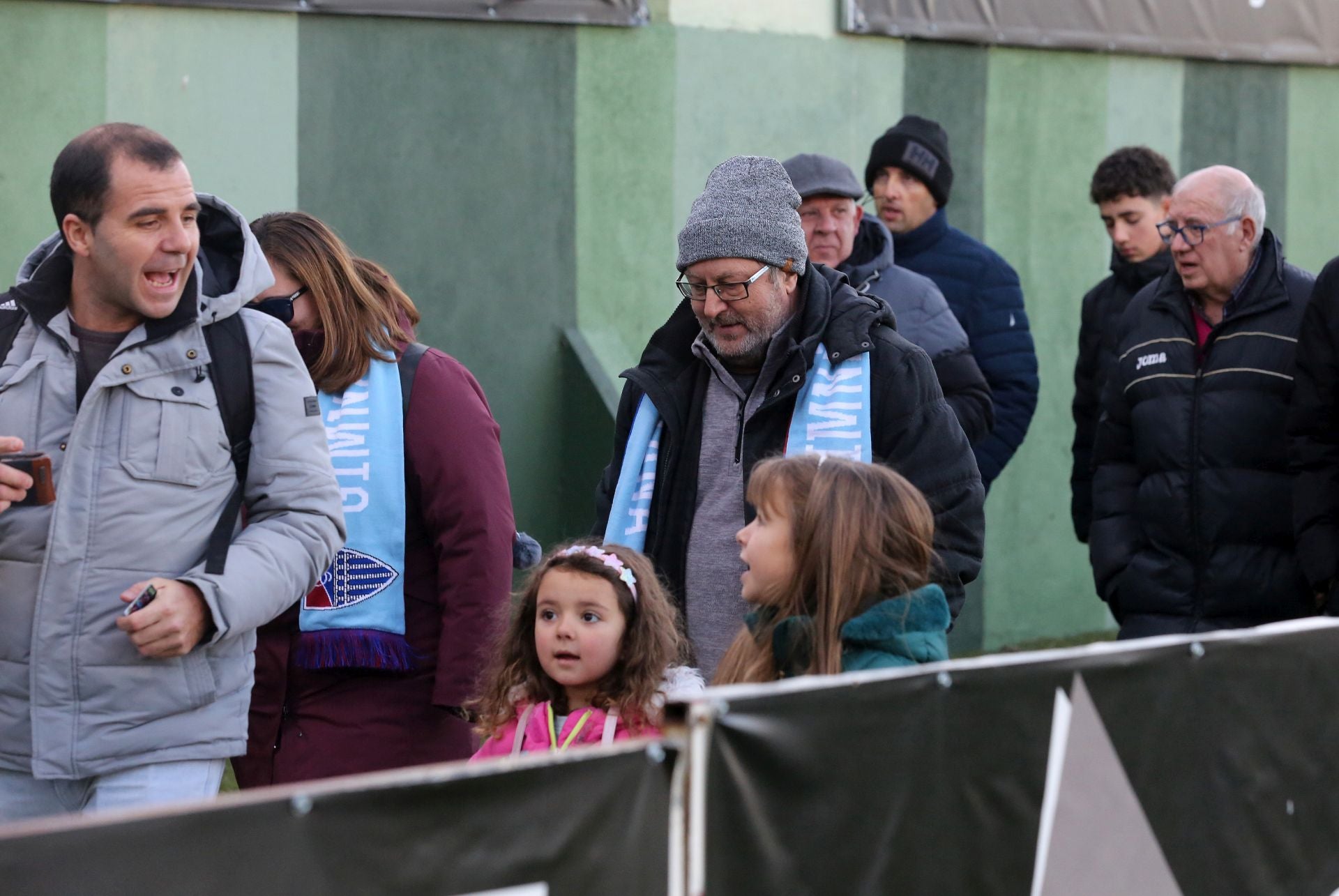 Búscate en las gradas de La Albuera durante el Segoviana vs Arenteiro