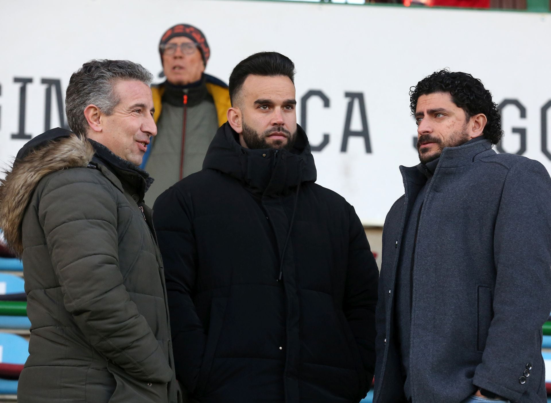 Búscate en las gradas de La Albuera durante el Segoviana vs Arenteiro