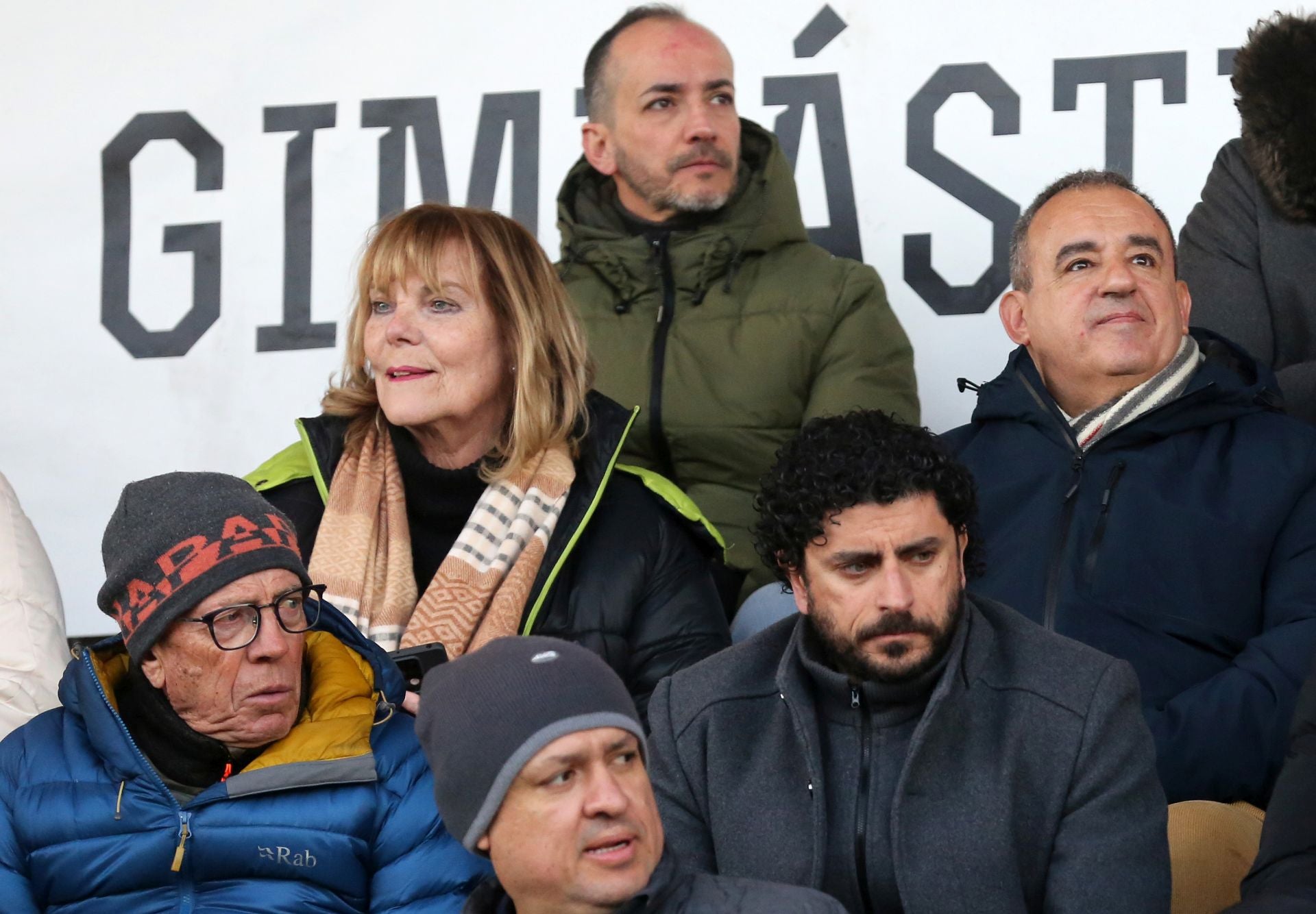 Búscate en las gradas de La Albuera durante el Segoviana vs Arenteiro