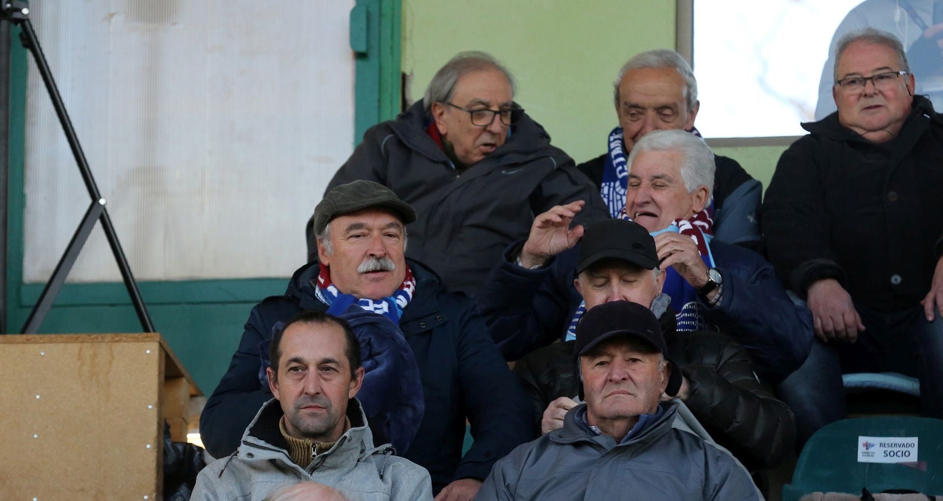 Búscate en las gradas de La Albuera durante el Segoviana vs Arenteiro