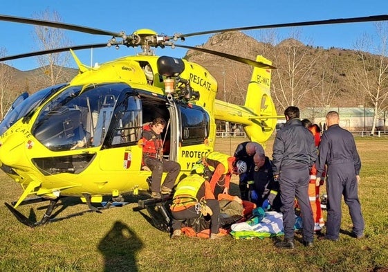 Rescate del piloto de parapente herido.