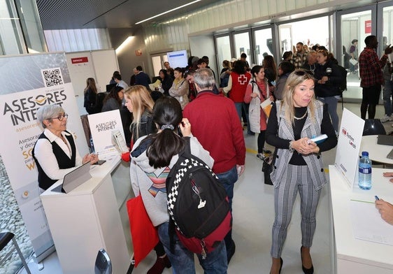 Feria de empleo para jóvenes organizada por la Cámara de Comercio.