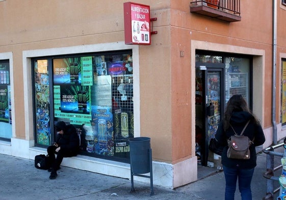 Tienda de Torrecaballeros que fue asaltada por los detenidos.