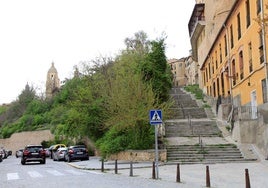 Escaleras que conectan San Millán con el paseo del Salón de Segovia.