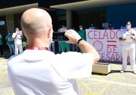 Protesta de celadores en el Hospital Clínico en el año 2020.