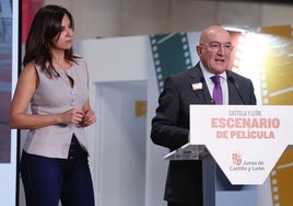 La concejala de Turismo, Blanca Jiménez, junto a Jesús Julio Carnero, alcalde de Valladolid.