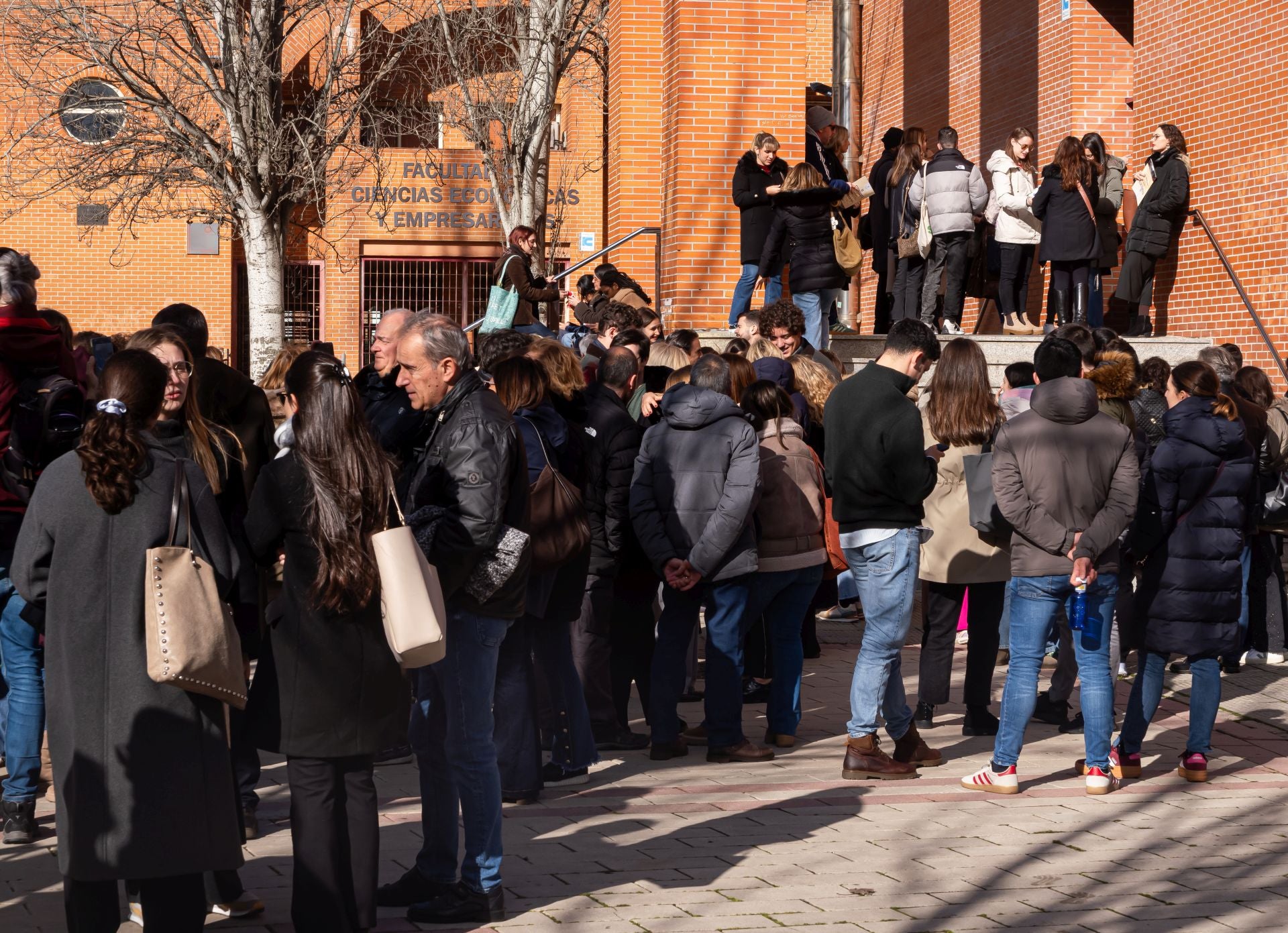 Los futuros médicos se examinan en busca de una plaza en la Sanidad pública