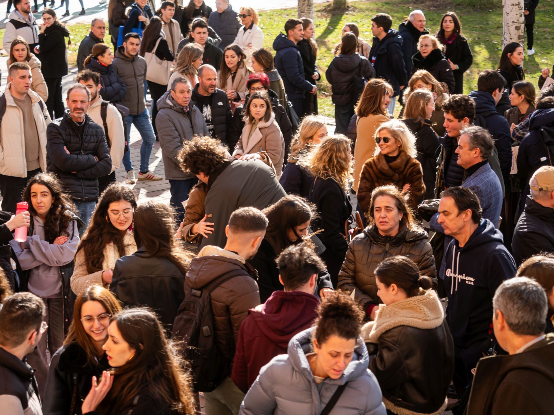 Los futuros médicos se examinan en busca de una plaza en la Sanidad pública