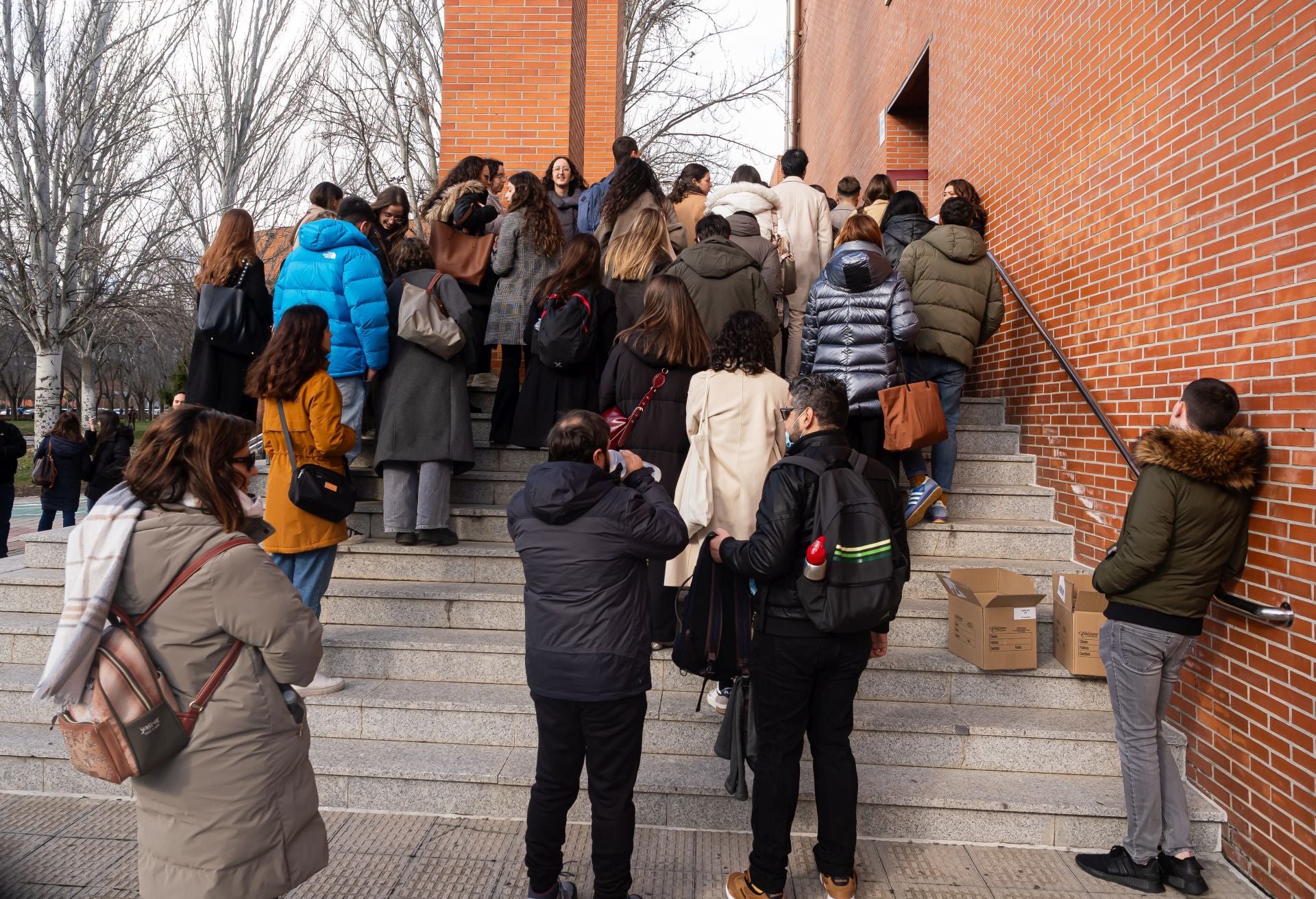 Los futuros médicos se examinan en busca de una plaza en la Sanidad pública