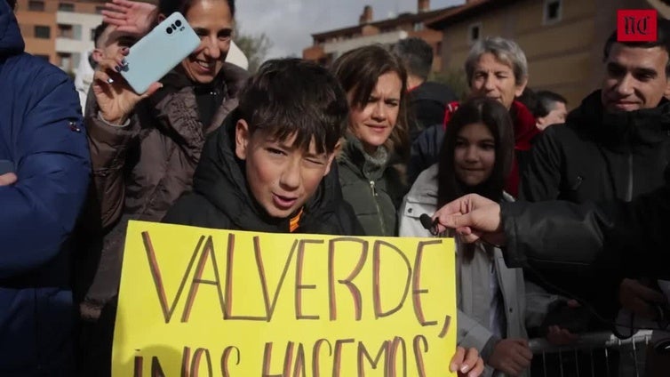 Centenares de aficionados reciben al Real Madrid en Valladolid