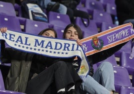 Aficionados del Real Valladolid durante el encuentro.