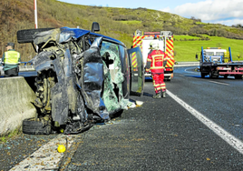 Estado en el que quedó uno de los siete vehículos que se vieron implicados en el accidente de la A-67.