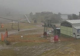 Captura de la cámara de la estación de esquí de La Pinilla, este lunes, a 1.800 metros de altura.