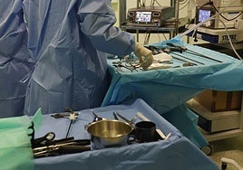 Material para realizar una intervención en un quirófano del Hospital Río Carrión.