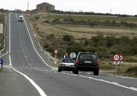 Vehículos circulan por la N-122, dirección a Alcañices, en imagen de archivo.