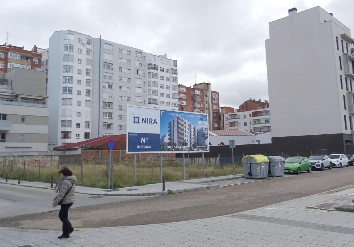 Solar entre las calles Lille y Arco donde se construirá un bloque de 39 viviendas.