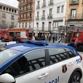 Un incendio a 70 metros del Acueducto obliga a intervenir a la policía y los bomberos