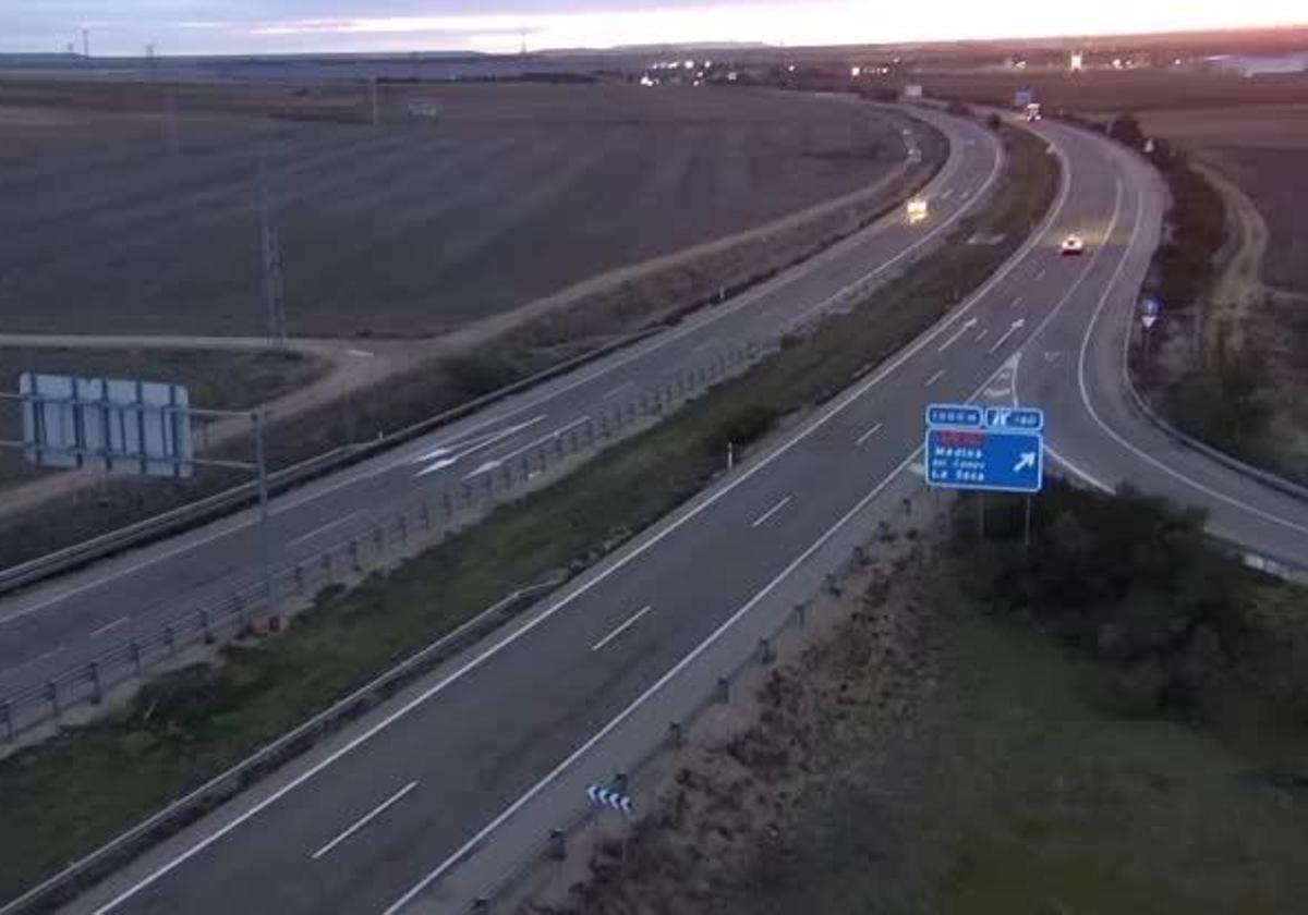 Estado de la A-6 a la altura de Medina del Campo, este miércoles por la mañana.