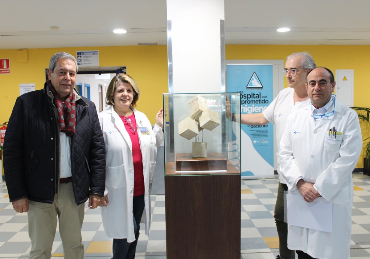 Miguel Hernández junto a Paz de la Torre, directora médica; Miguel Ángel Arija, director de Enfermería, y José Antonio Arranz, gerente del Hospital